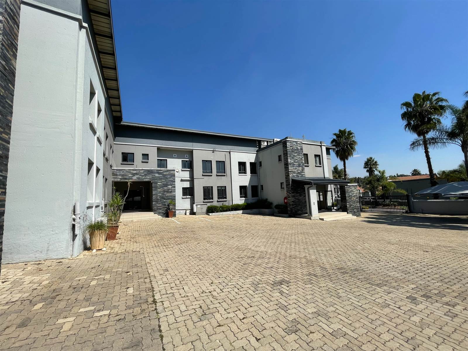 178  m² Commercial space in Randpark Ridge photo number 1