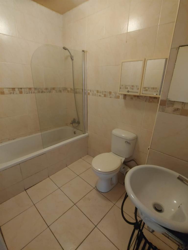 1 Bed Apartment in Blairgowrie photo number 6