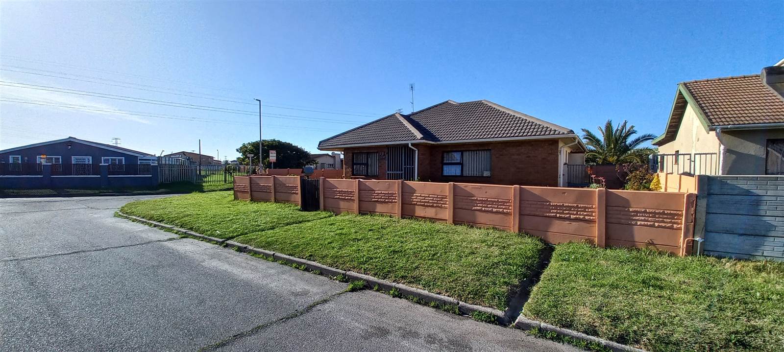 3 Bed House in Grassy Park photo number 2