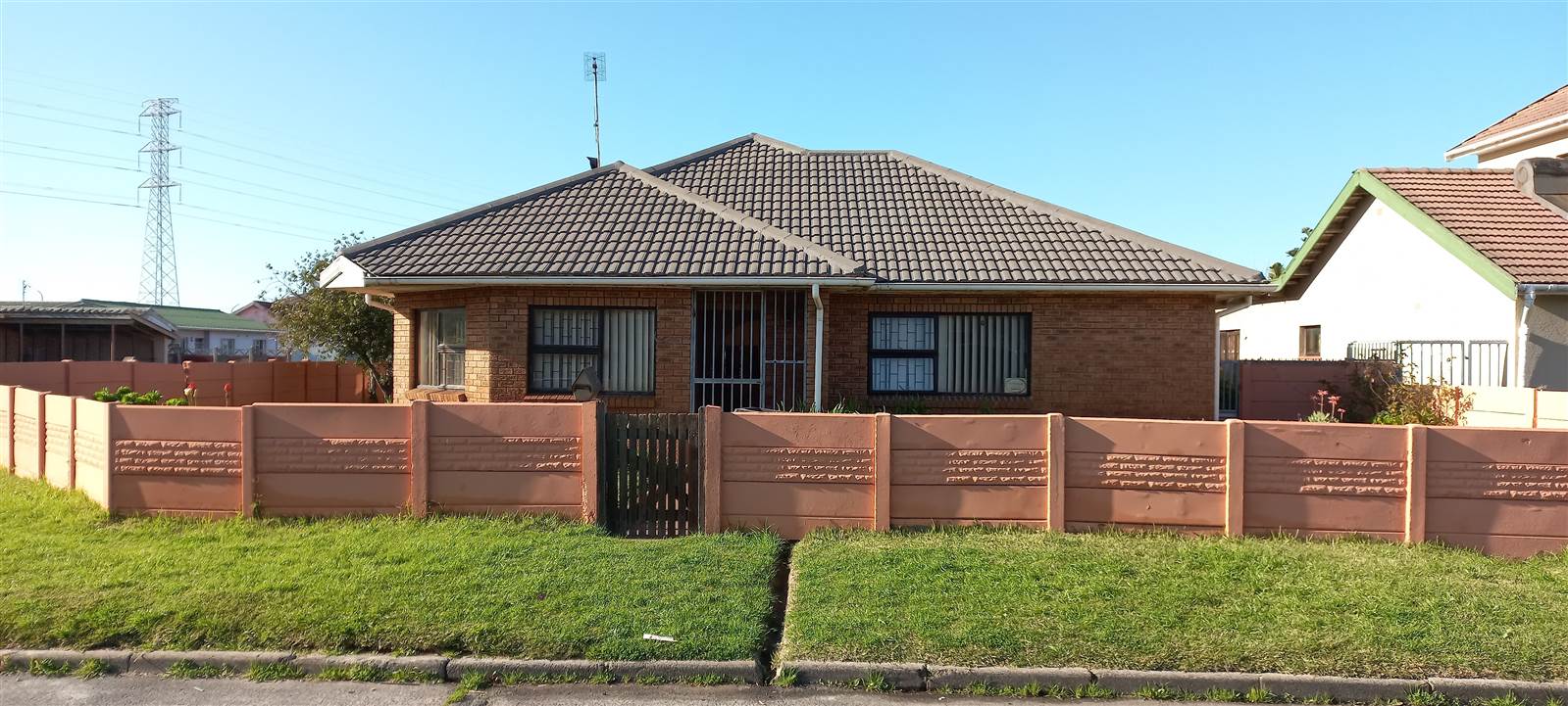 3 Bed House in Grassy Park photo number 1