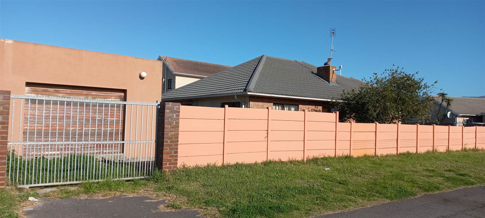 3 Bed House in Grassy Park photo number 23