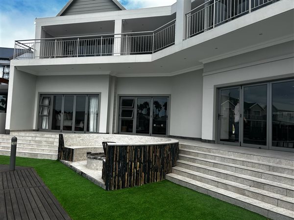 5 Bed House in Marina Martinique