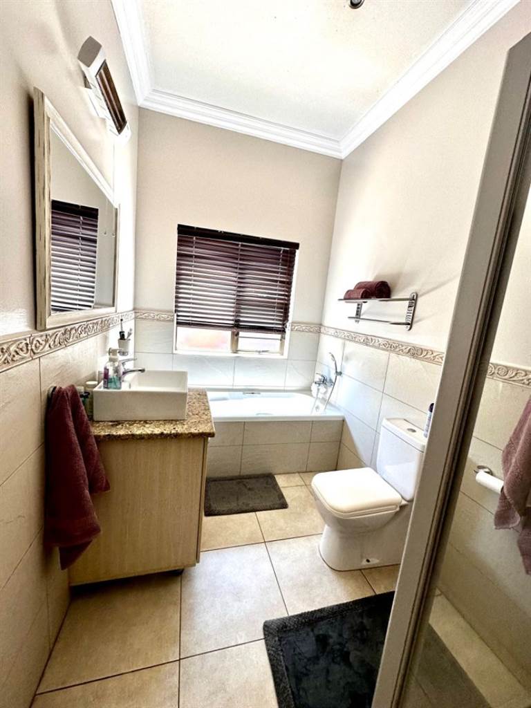 3 Bed House in Parys Golf Estate photo number 5