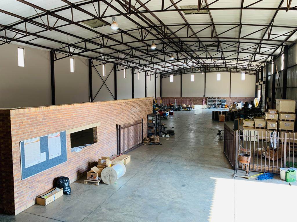 1555  m² Industrial space in Monavoni photo number 3