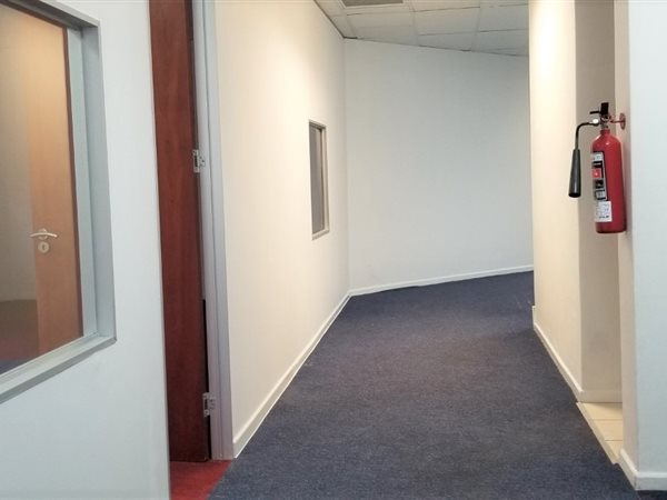 120  m² Commercial space in Tableview