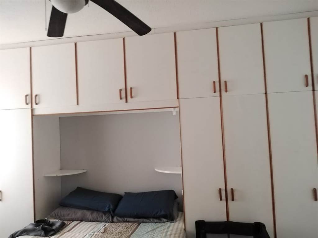 2 Bed Apartment in Amanzimtoti photo number 6