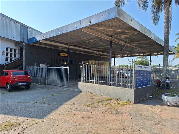 708  m² Industrial space