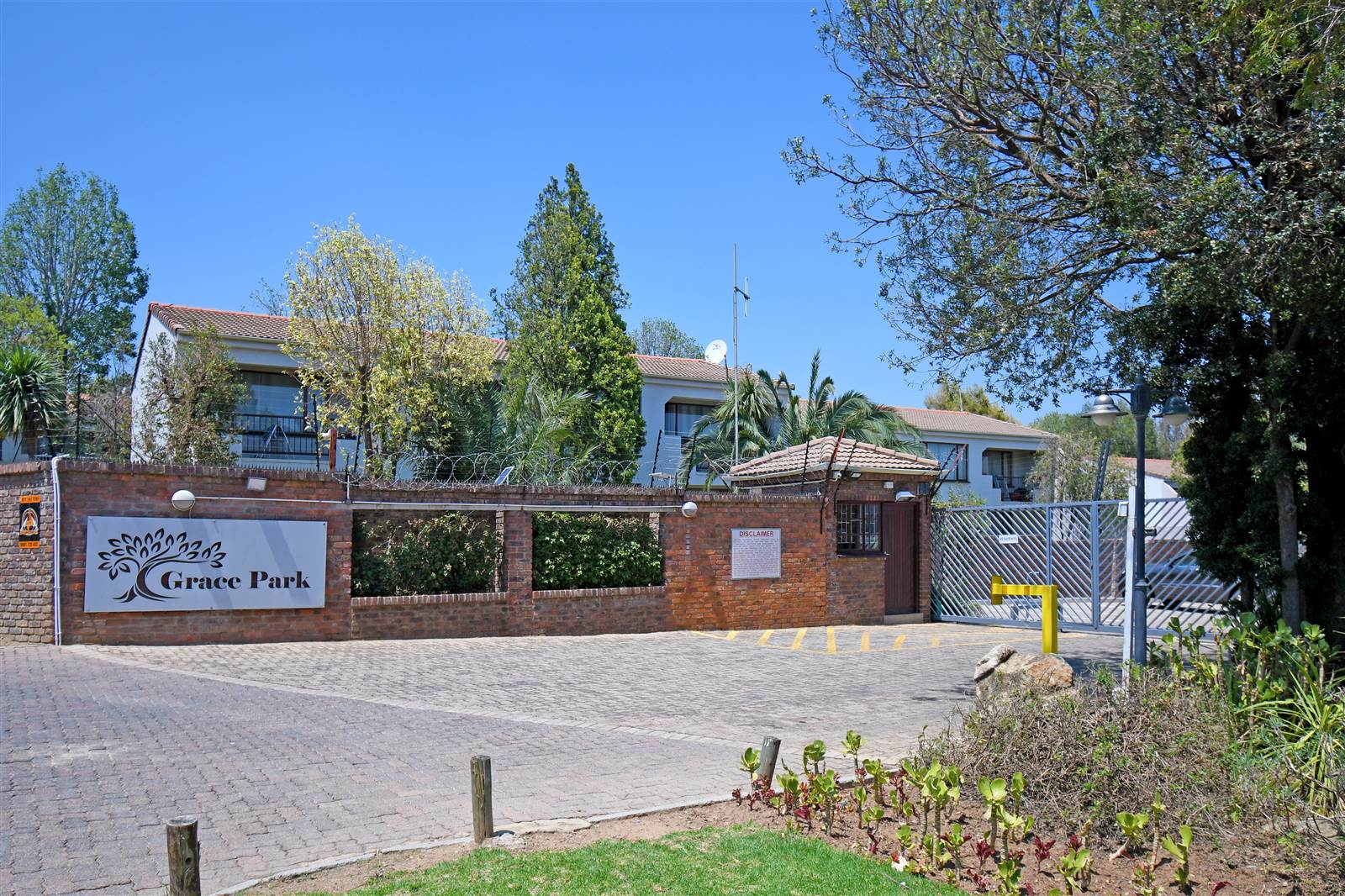 3 Bed Apartment in Sunninghill photo number 29