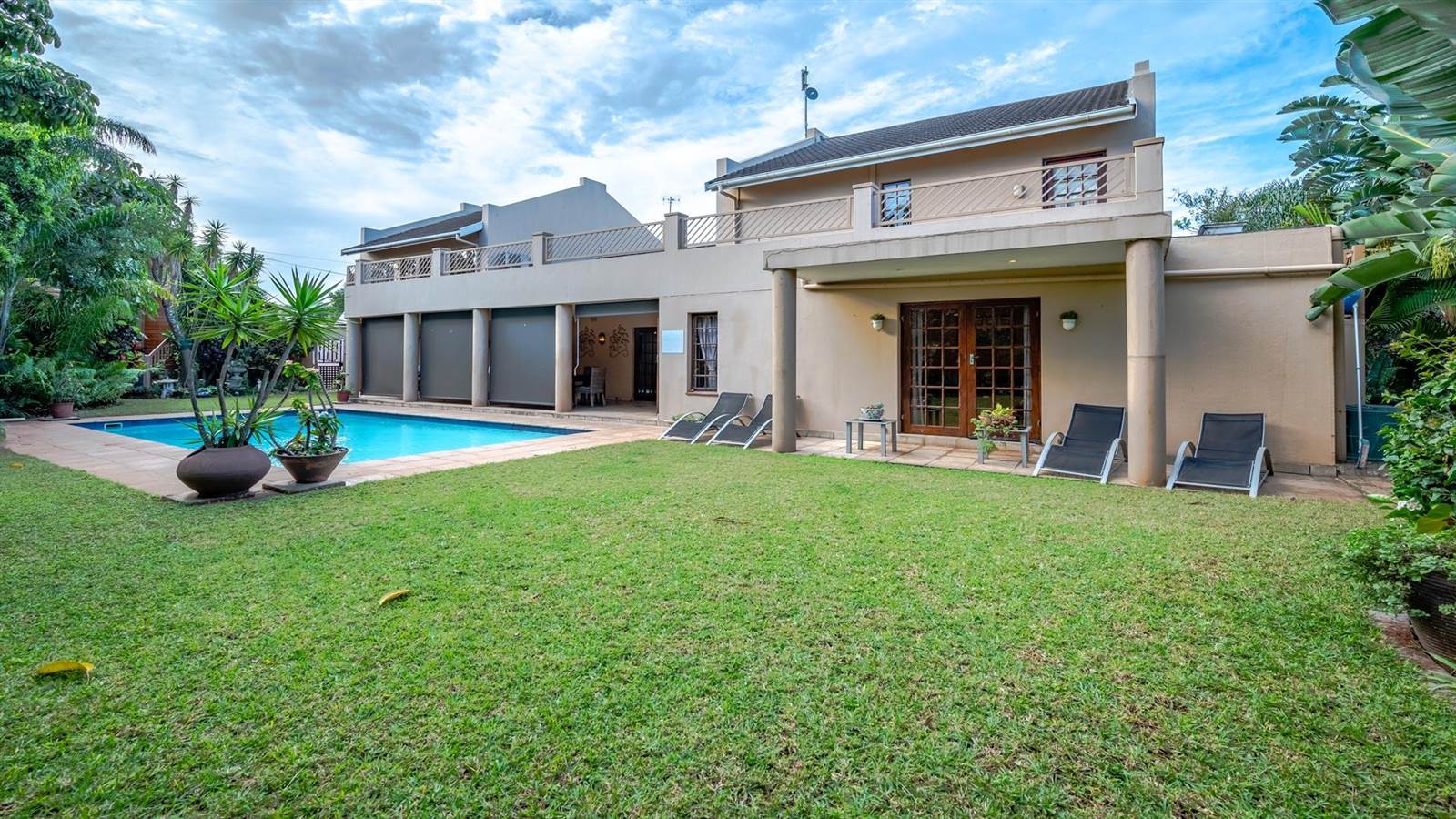 10 Bed House in Durban North photo number 2