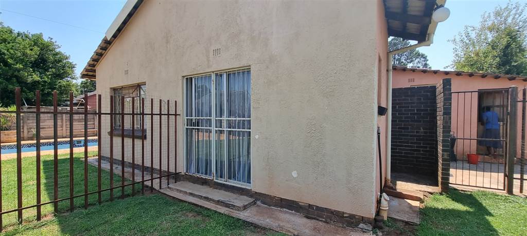 4 Bed House in Stilfontein photo number 17