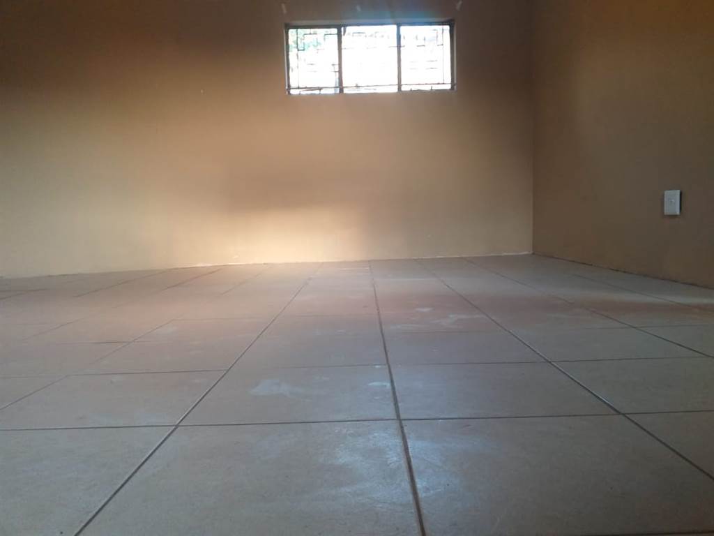 1 Bed Apartment in Pimville photo number 6