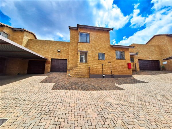 3 Bedroom Townhouse 3 Bedroom Townhouse