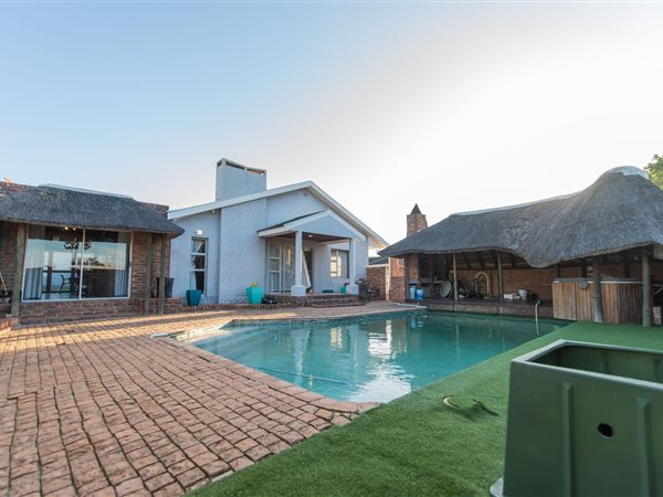 4 Bedroom House 4 Bedroom House