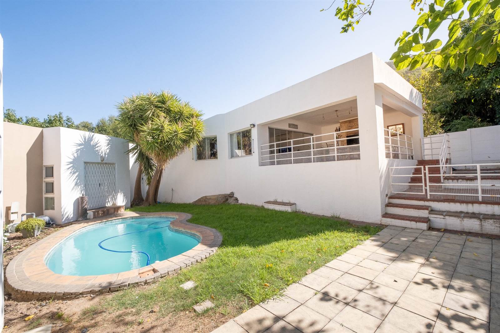 4 Bed House in Paarl photo number 17