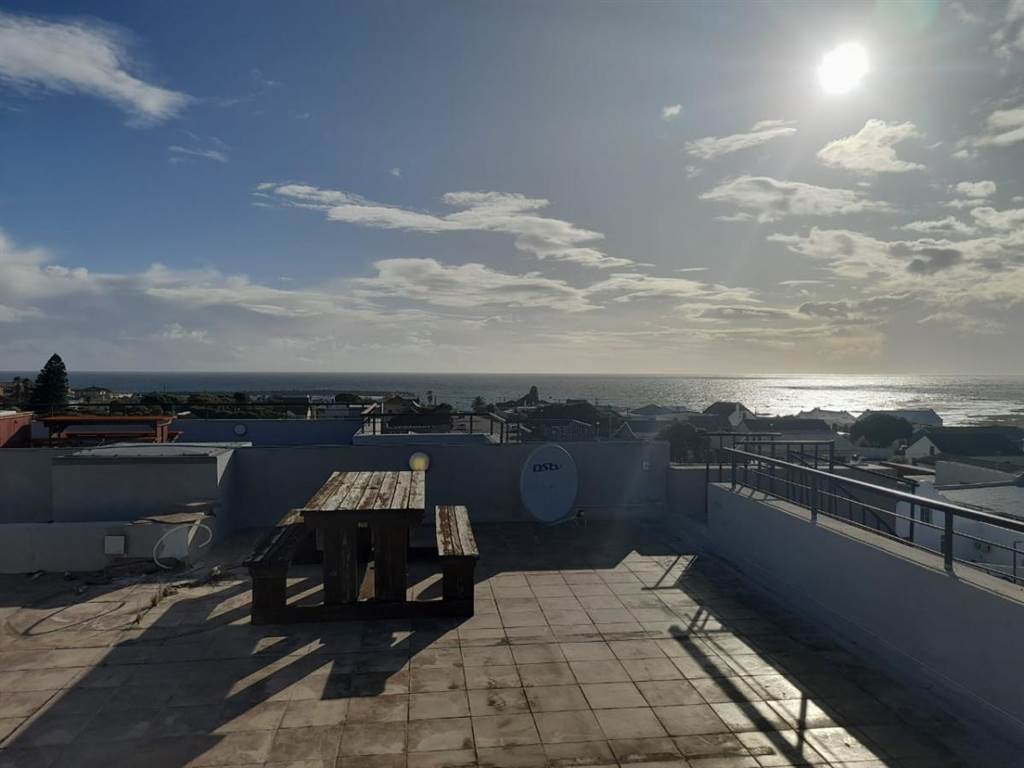 2 Bed Apartment in Gansbaai and surrounds photo number 24