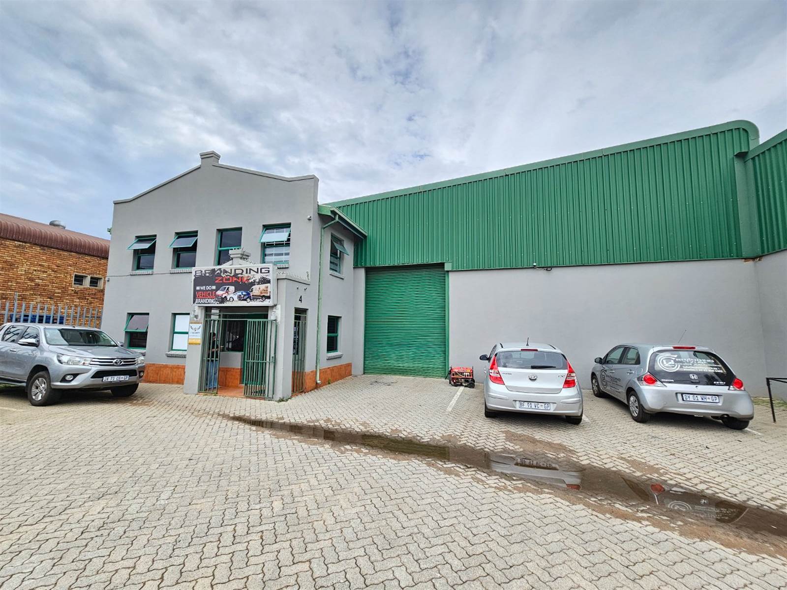 280  m² Industrial space in Laser Park photo number 2