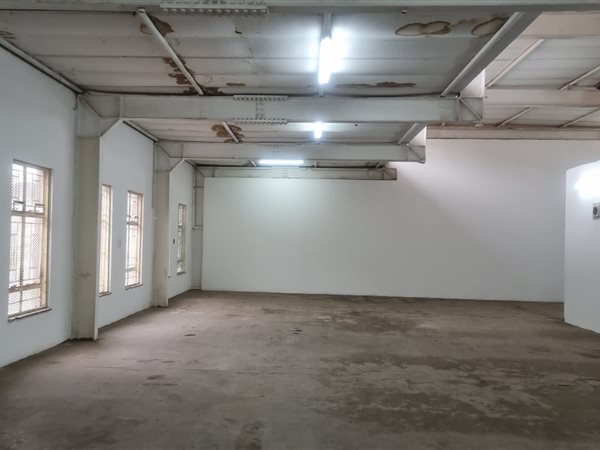 412  m² Industrial space