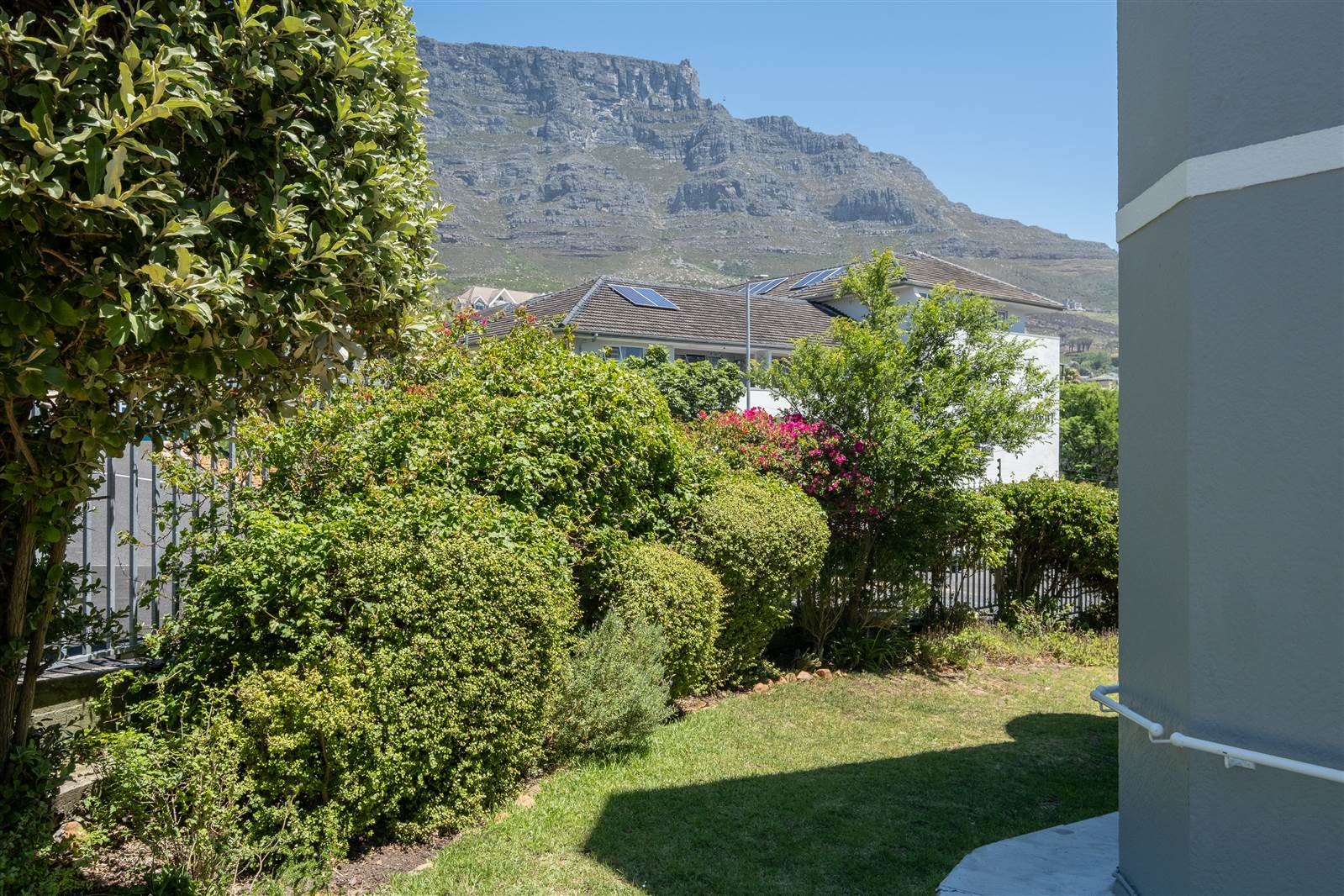 3 Bed Apartment in Vredehoek photo number 16