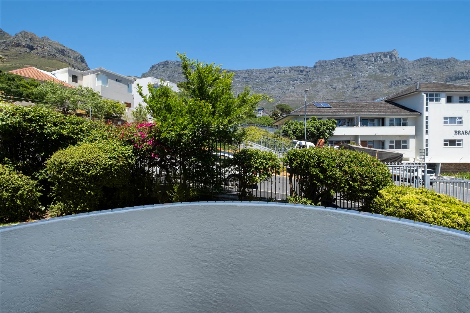 3 Bed Apartment in Vredehoek photo number 8