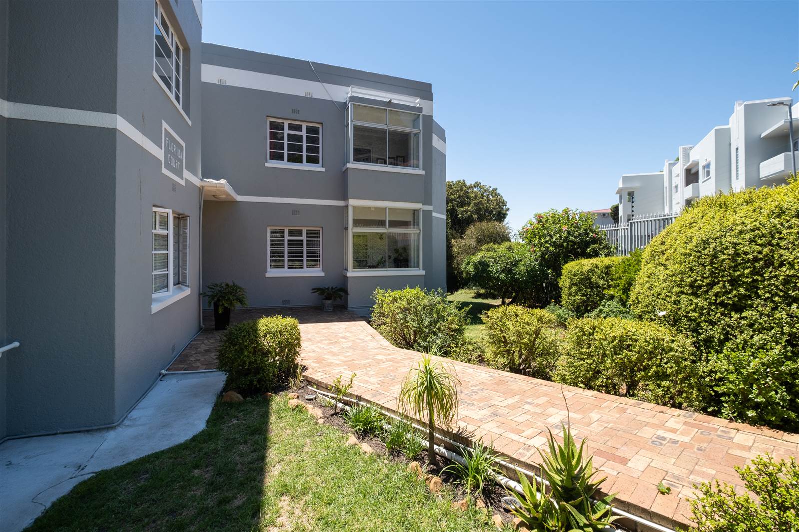 3 Bed Apartment in Vredehoek photo number 3