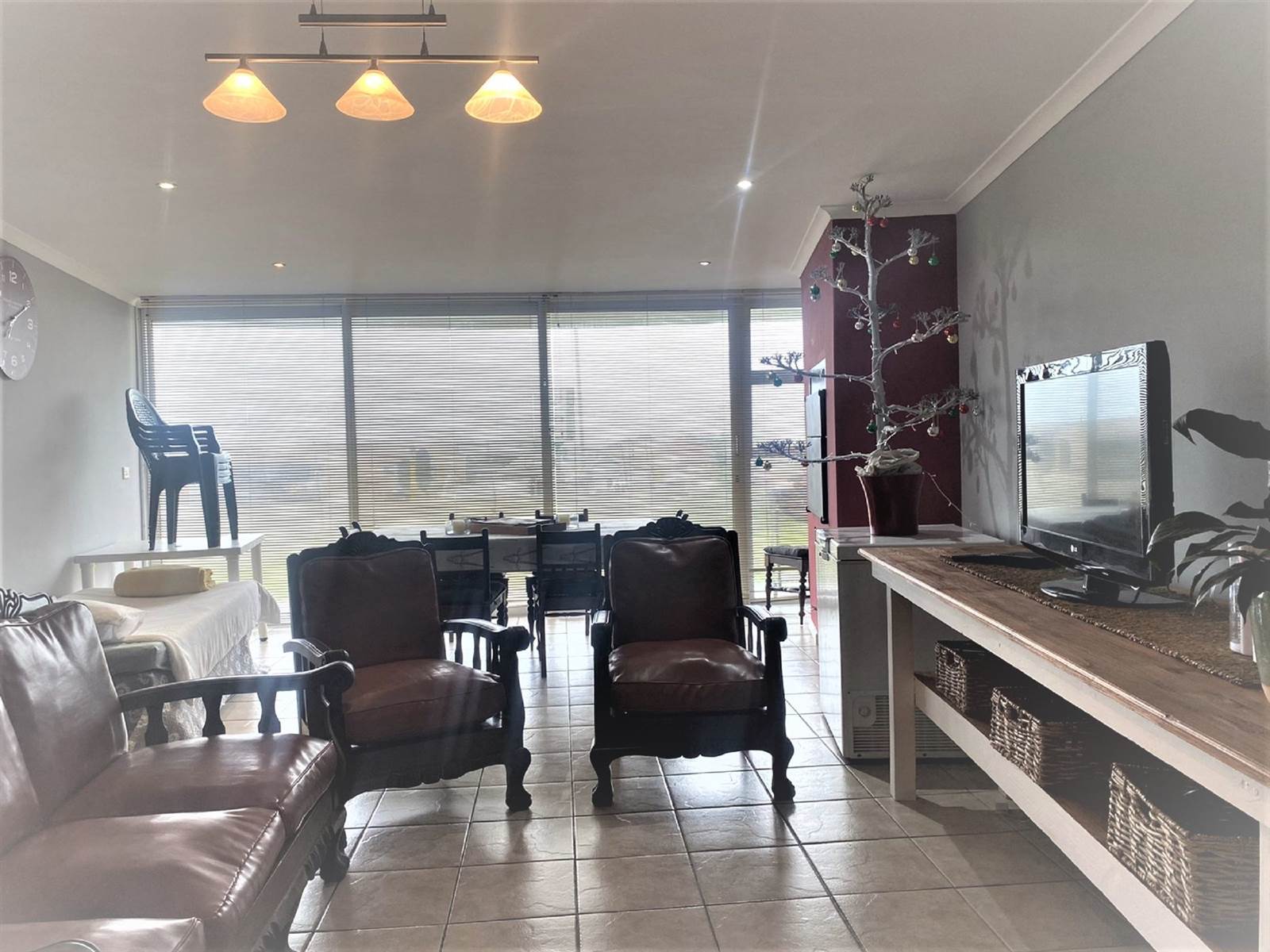 2 Bed Apartment in Jeffreys Bay photo number 5