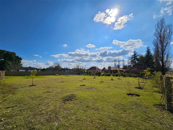 989 m² Land available in Memel