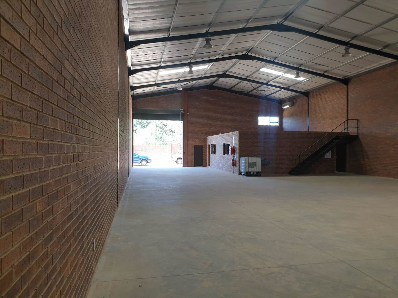 530  m² Industrial space in Pomona photo number 3