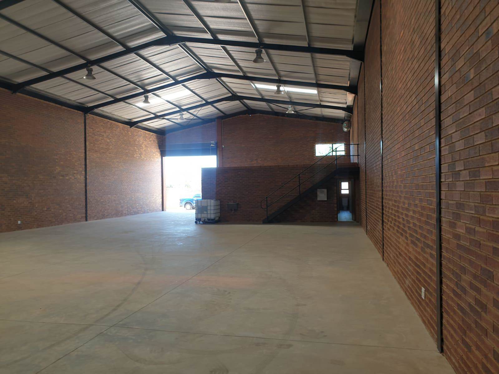 530  m² Industrial space in Pomona photo number 2