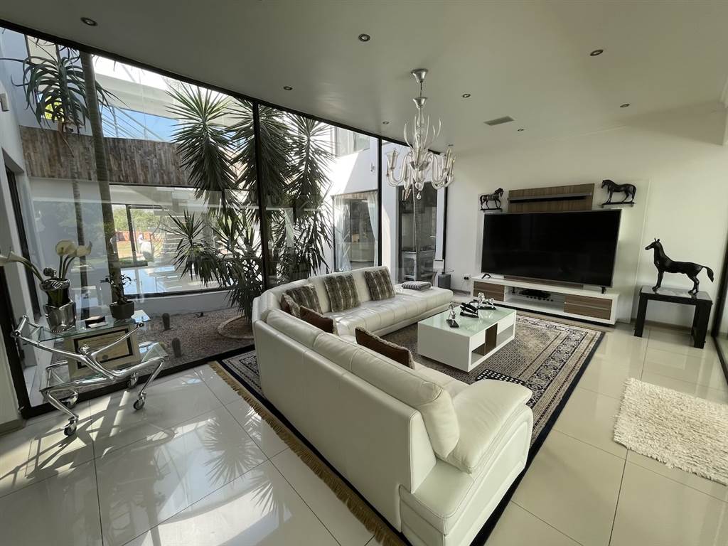6 Bed House in Seasons Lifestyle Estate photo number 16