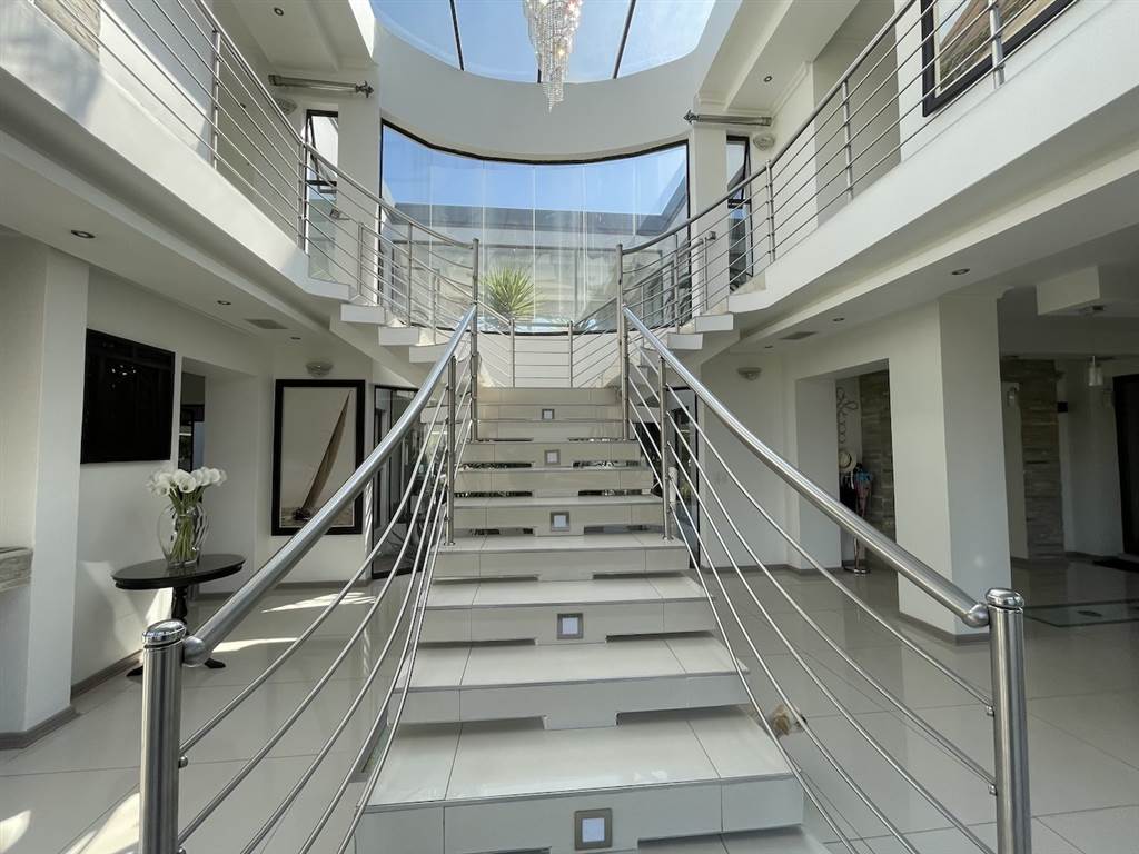 6 Bed House in Seasons Lifestyle Estate photo number 2