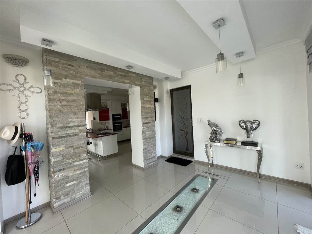 6 Bed House in Seasons Lifestyle Estate photo number 5