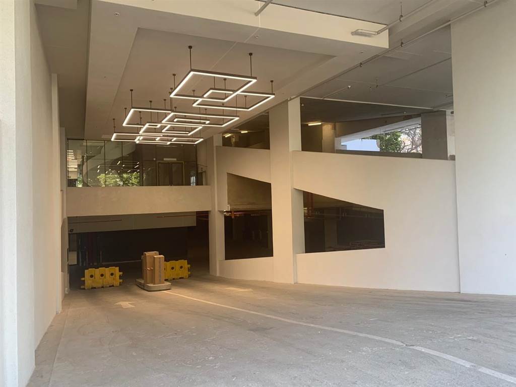 365  m² Commercial space in Illovo photo number 2