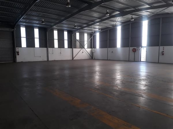 1 200  m² Industrial space