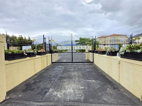 2 Bedroom Townhouse 2 Bedroom Townhouse