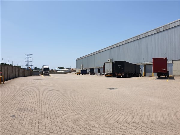 10000  m² Industrial space in New Germany