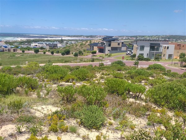 637 m² Land available in Stilbaai