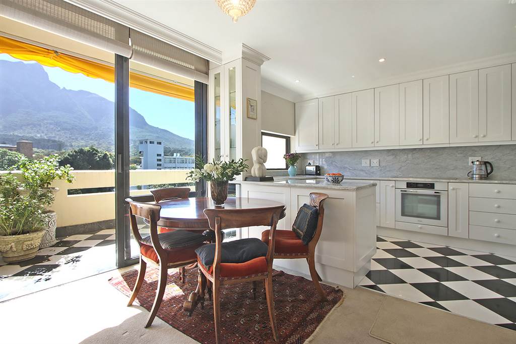 2 Bed Apartment in Newlands photo number 8