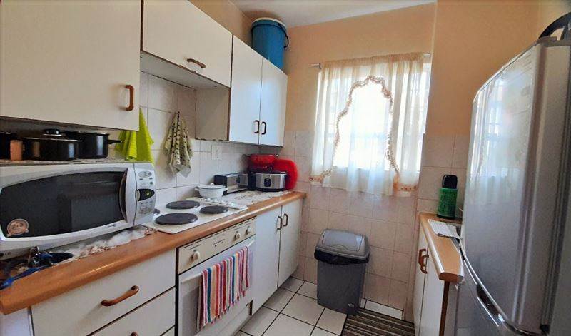 1 Bed Townhouse in Glen Marais photo number 4