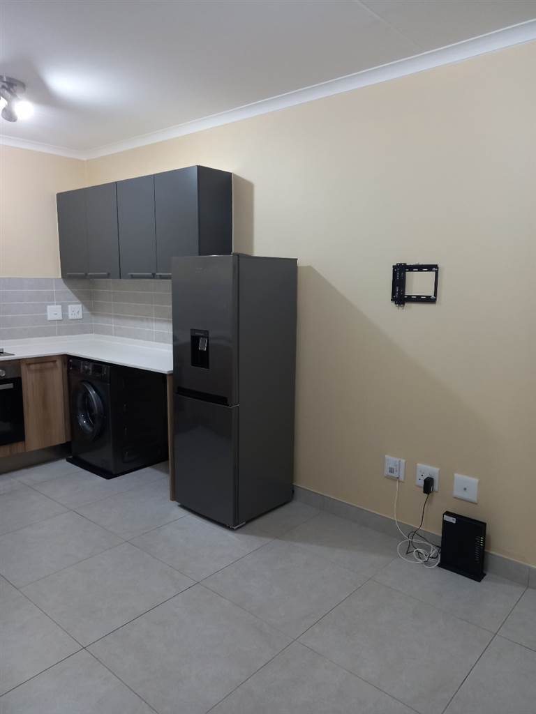 1 Bed Townhouse in Modderfontein photo number 5