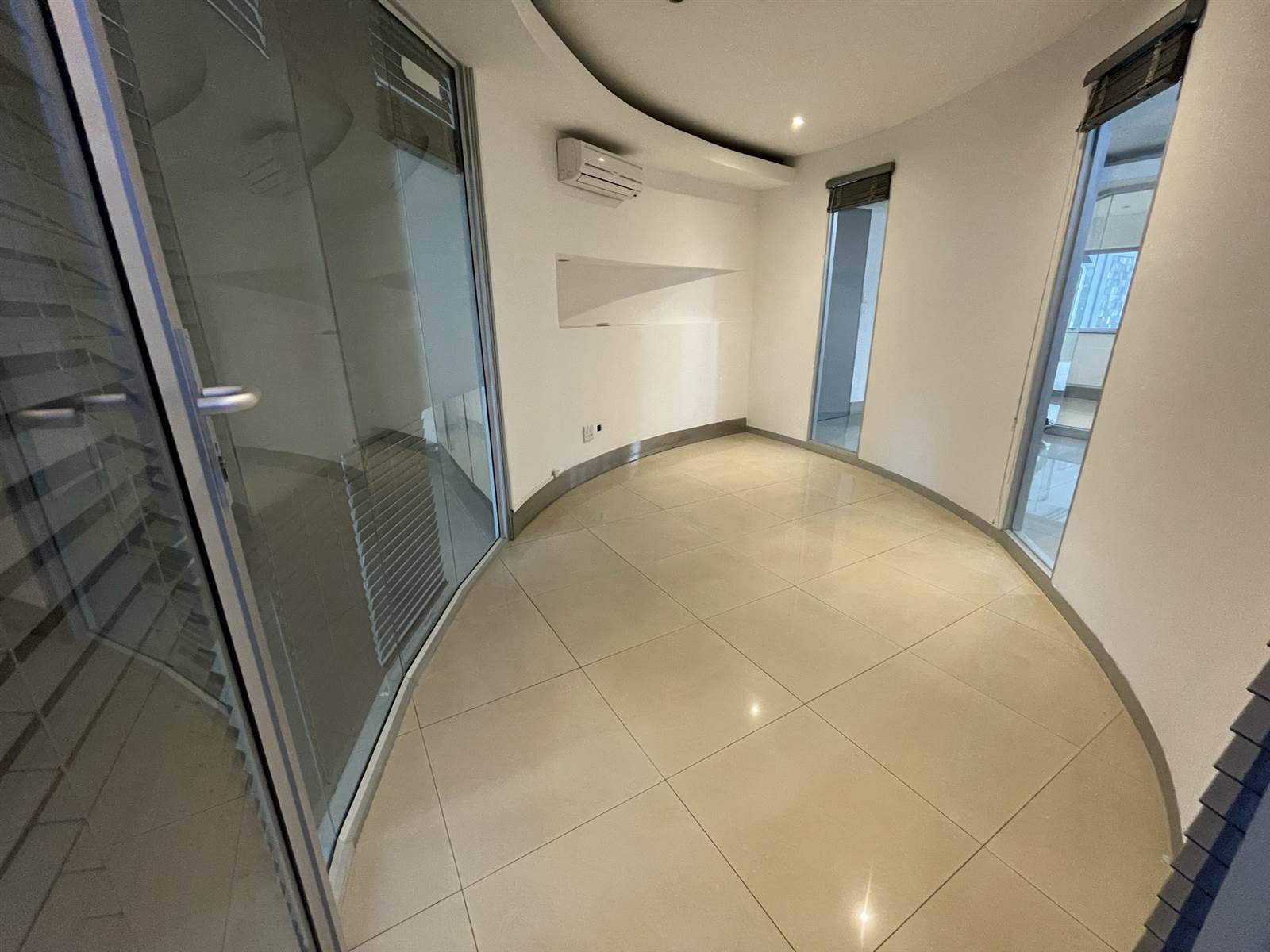 677  m² Commercial space in Rosebank photo number 7