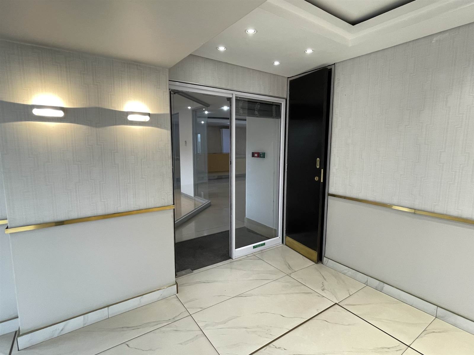 677  m² Commercial space in Rosebank photo number 24
