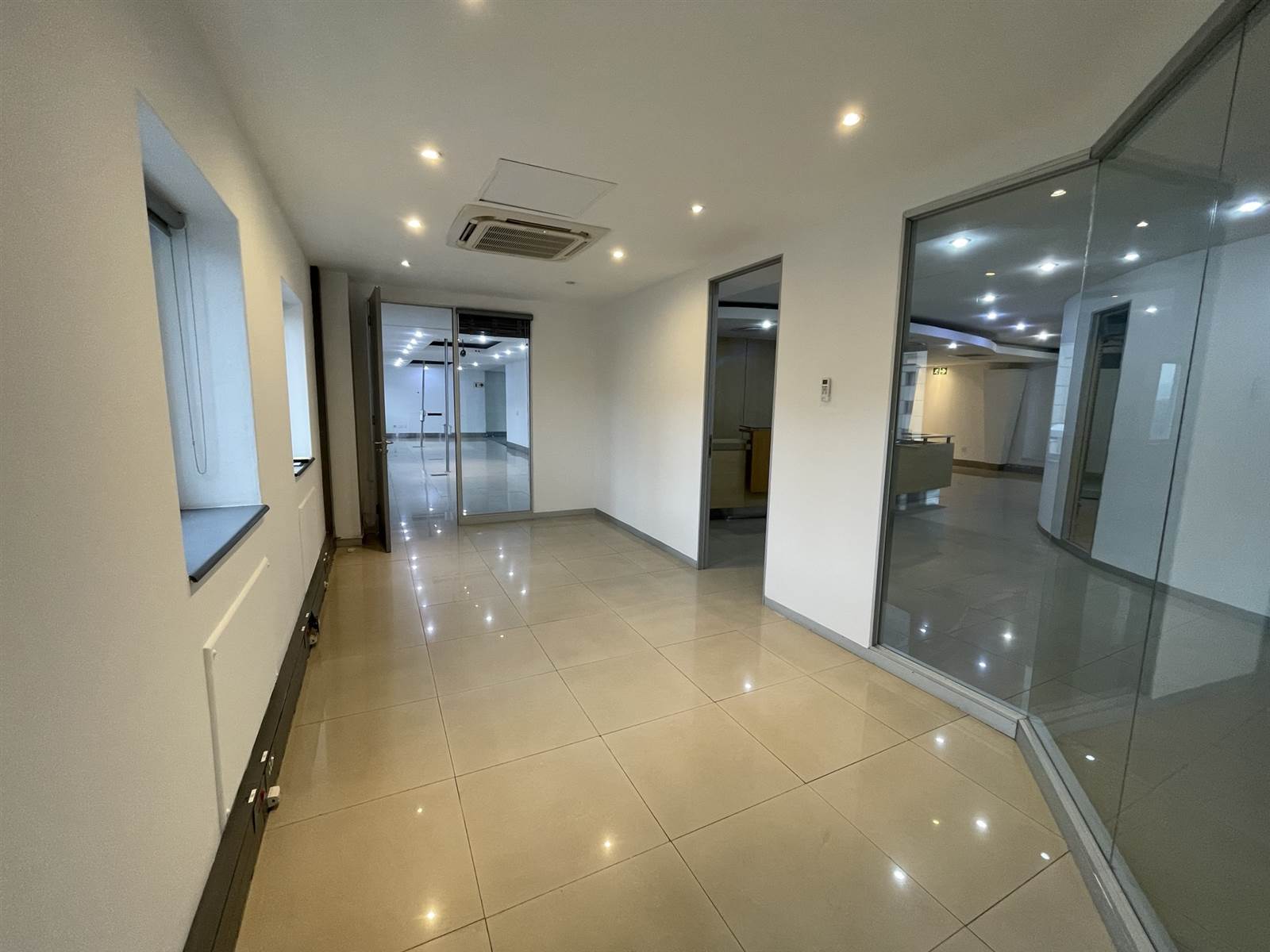 677  m² Commercial space in Rosebank photo number 4