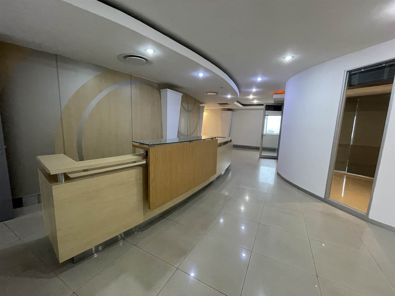 677  m² Commercial space in Rosebank photo number 2