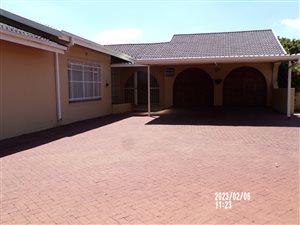 4 Bed House in Three Rivers East