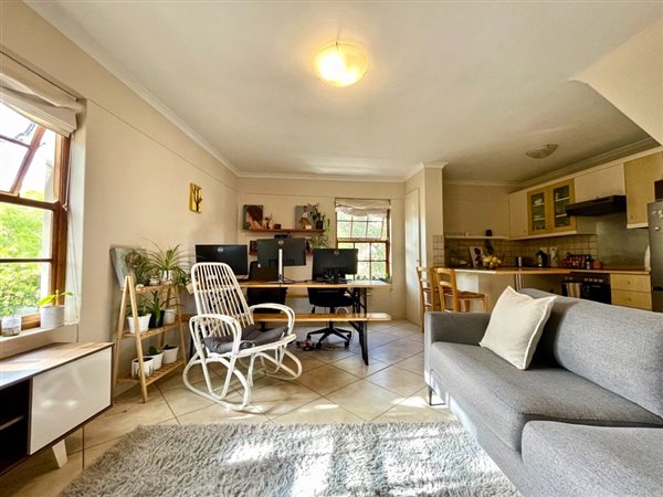 2 Bed Apartment in Wynberg Upper