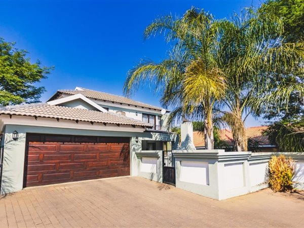 4 Bedroom House 4 Bedroom House