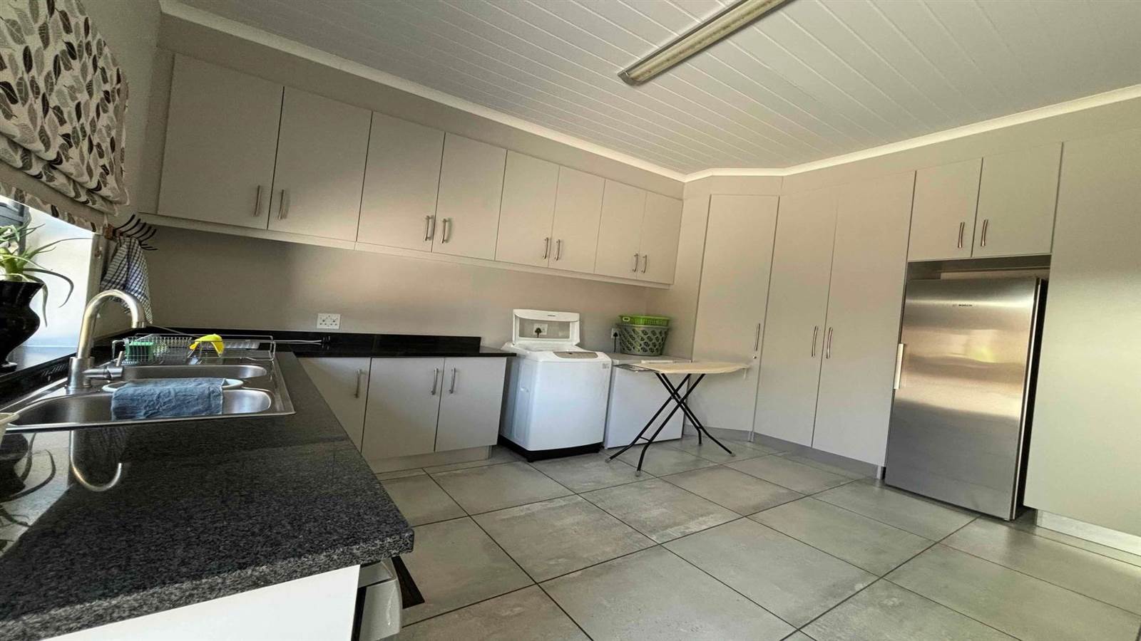 3 Bed House in Clanwilliam photo number 12