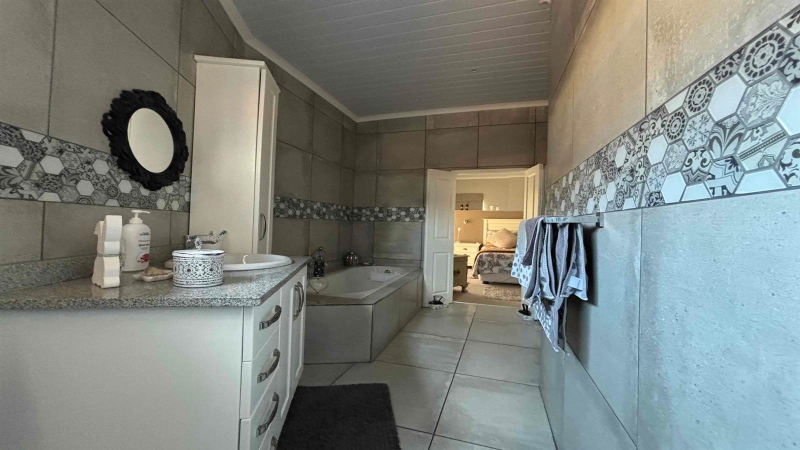 3 Bed House in Clanwilliam photo number 17