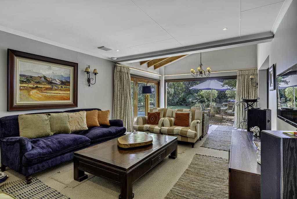 4 Bed House in Douglasdale photo number 3