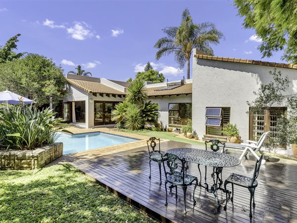 4 Bed House in Douglasdale
